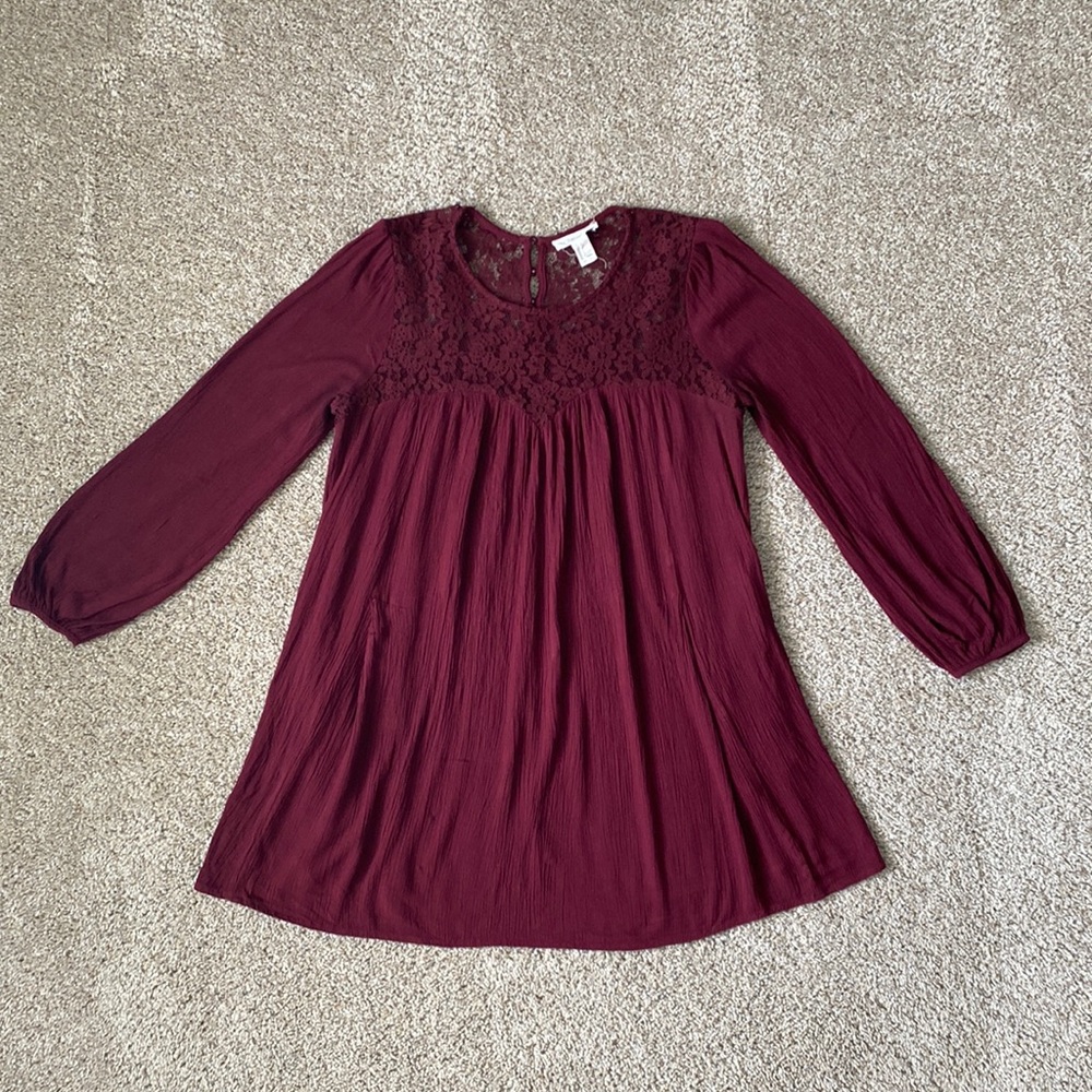 Forever 21 Long Sleeve Longline Floral Lace Top